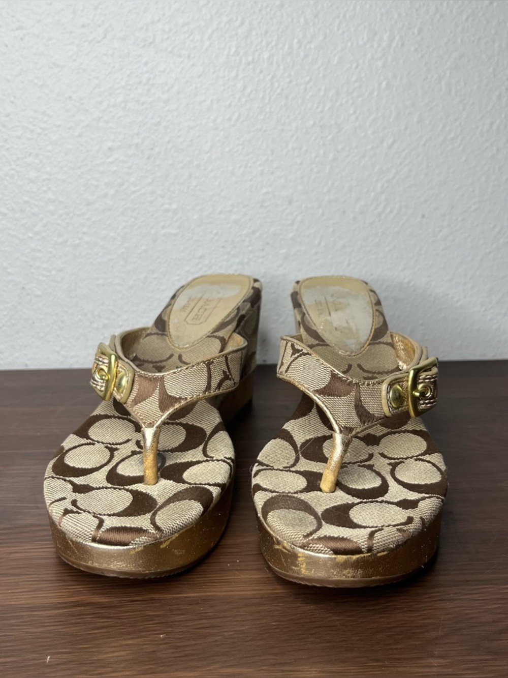 Coach Gracy Gold Buckle Strap Thong Wedge Sandal Y2K Summer Vacation - Picture 4 of 10